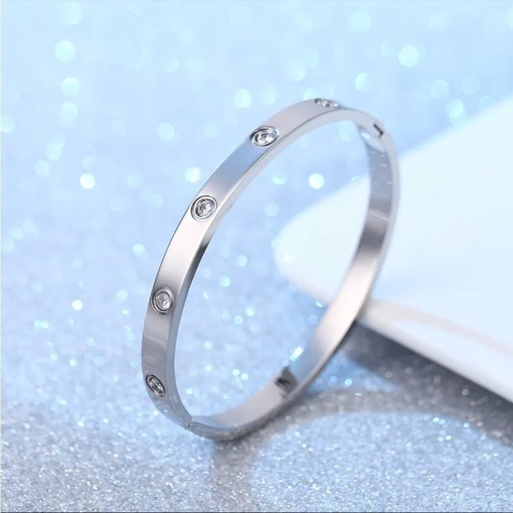 Love Bangle Round Diamond Bangle Bracelet - Picture 10 of 14